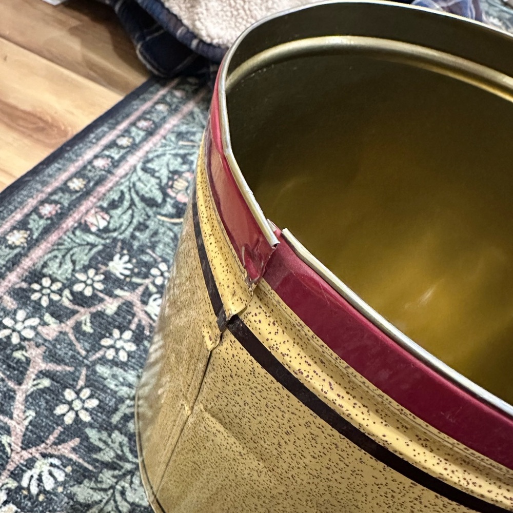 Vtg CHARLES CHIPS Round Metal Tin W Lid Yellow Brown Color Arlington NJ USA NICE - Picture 7 of 10